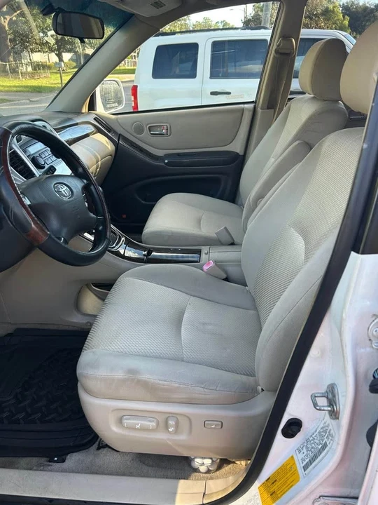 2004 Toyota Highlander - Image 9 of 14
