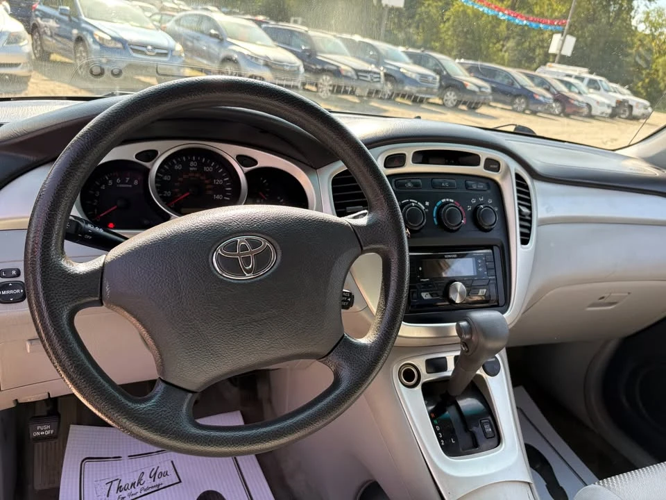 2004 Toyota Highlander - Image 8 of 19