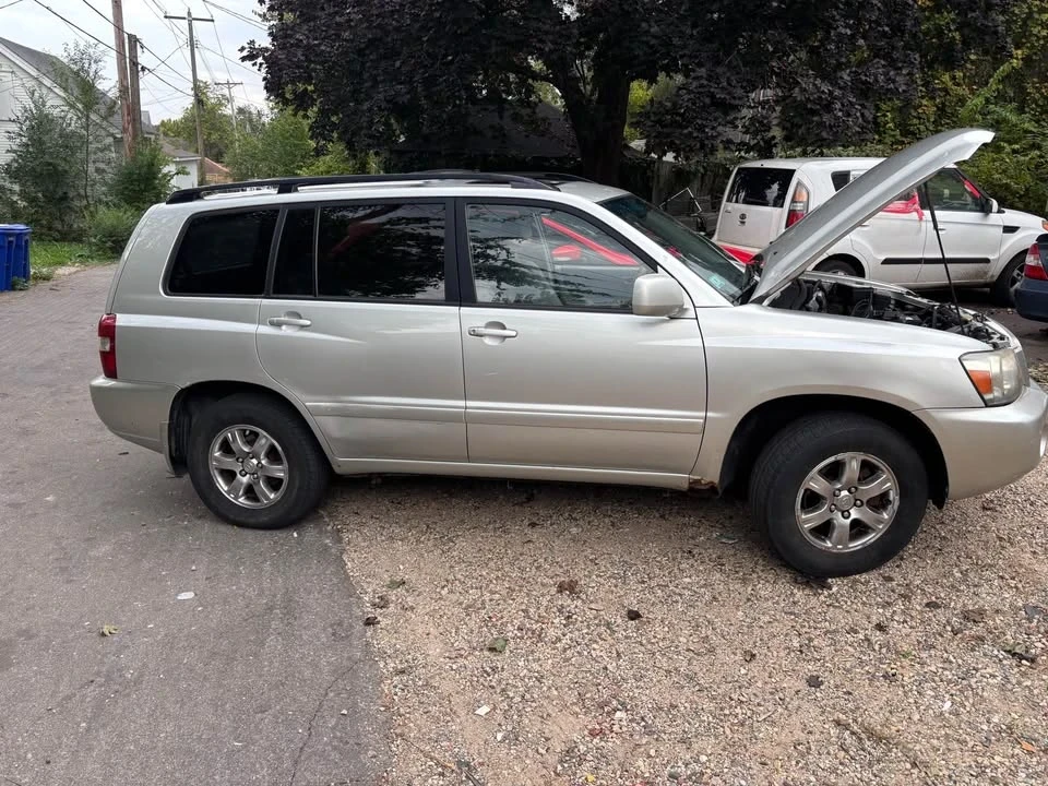 2004 Toyota Highlander - Image 10 of 10
