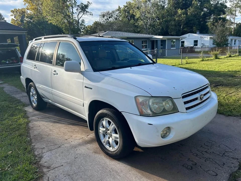 2004 Toyota Highlander - Image 2 of 14