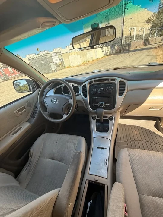 2004 Toyota Highlander - Image 9 of 16