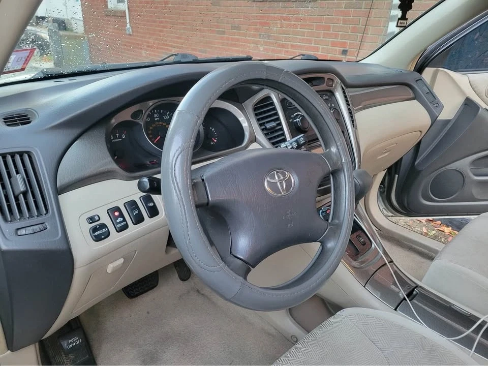 2004 Toyota Highlander - Image 11 of 17