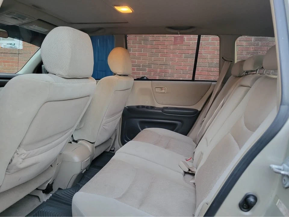 2004 Toyota Highlander - Image 10 of 17