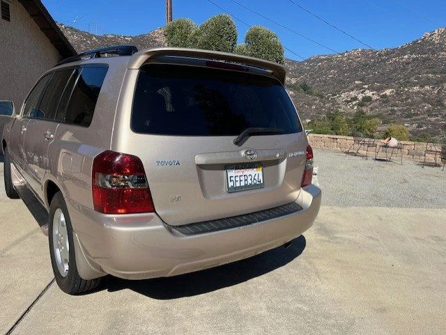 2004 Toyota Highlander - Image 2 of 11