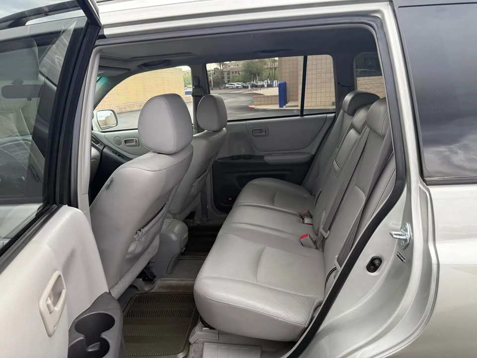 2004 Toyota Highlander - Image 9 of 11