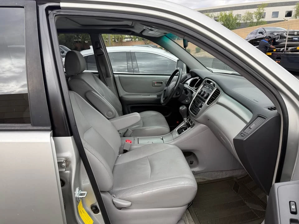 2004 Toyota Highlander - Image 8 of 11