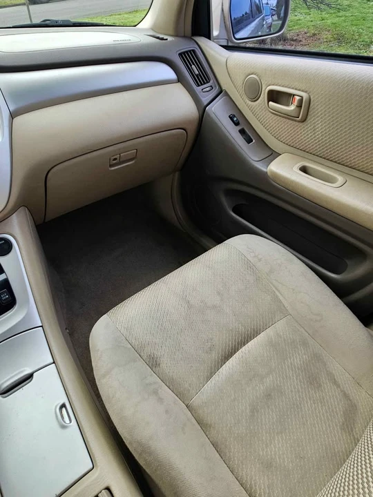 2004 Toyota Highlander - Image 8 of 11