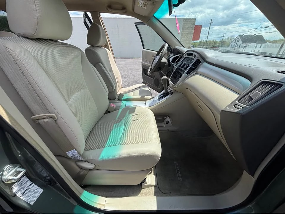 2004 Toyota Highlander - Image 9 of 13