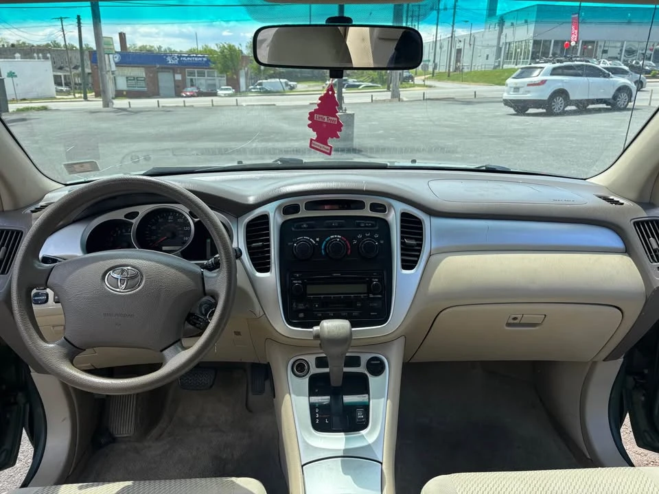 2004 Toyota Highlander - Image 10 of 13