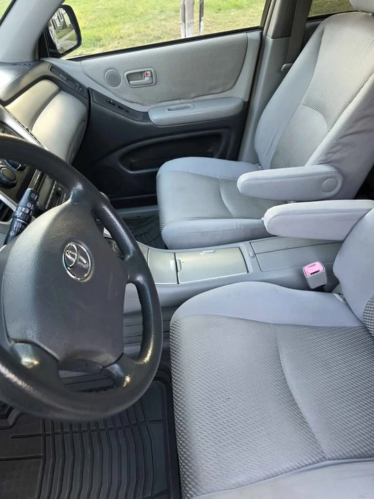 2004 Toyota Highlander - Image 11 of 15