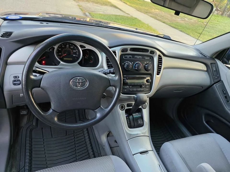 2004 Toyota Highlander - Image 10 of 15
