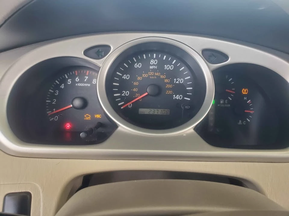 2004 Toyota Highlander - Image 10 of 13