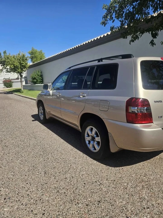 2004 Toyota Highlander - Image 2 of 12