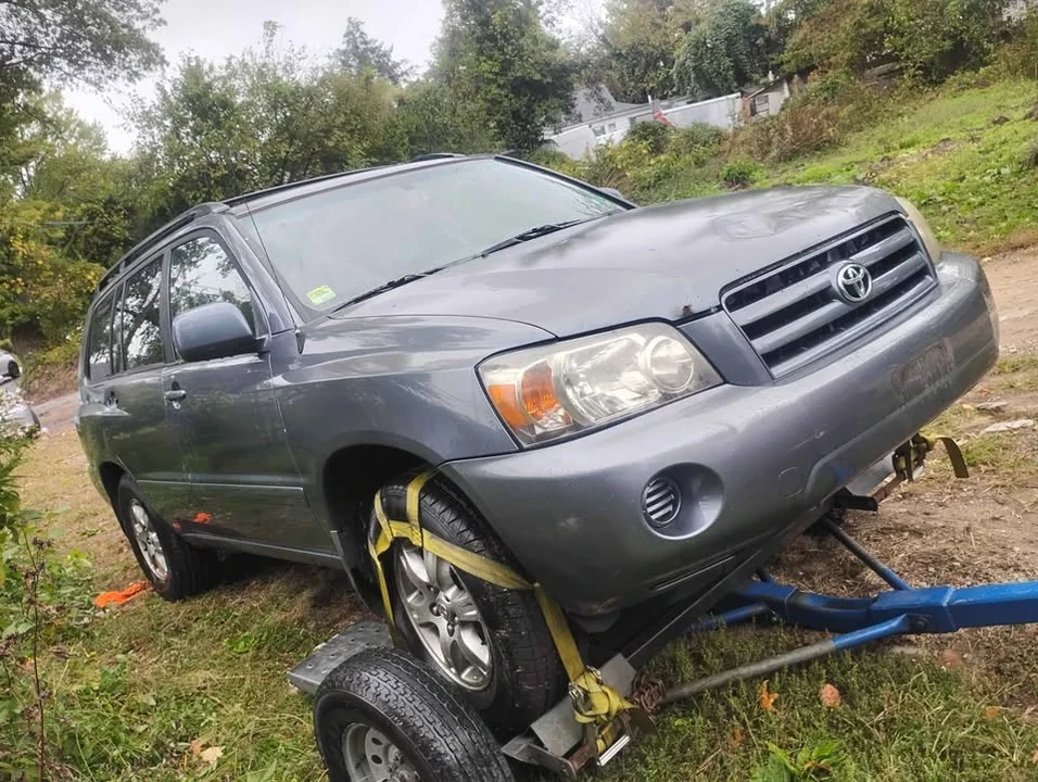 2004 Toyota Highlander - Image 3 of 9