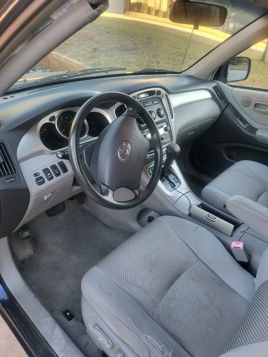 2004 Toyota Highlander - Image 8 of 13