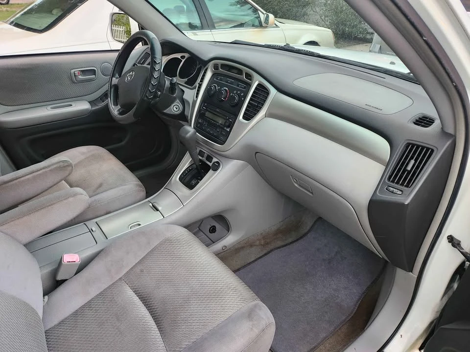 2004 Toyota Highlander - Image 9 of 12