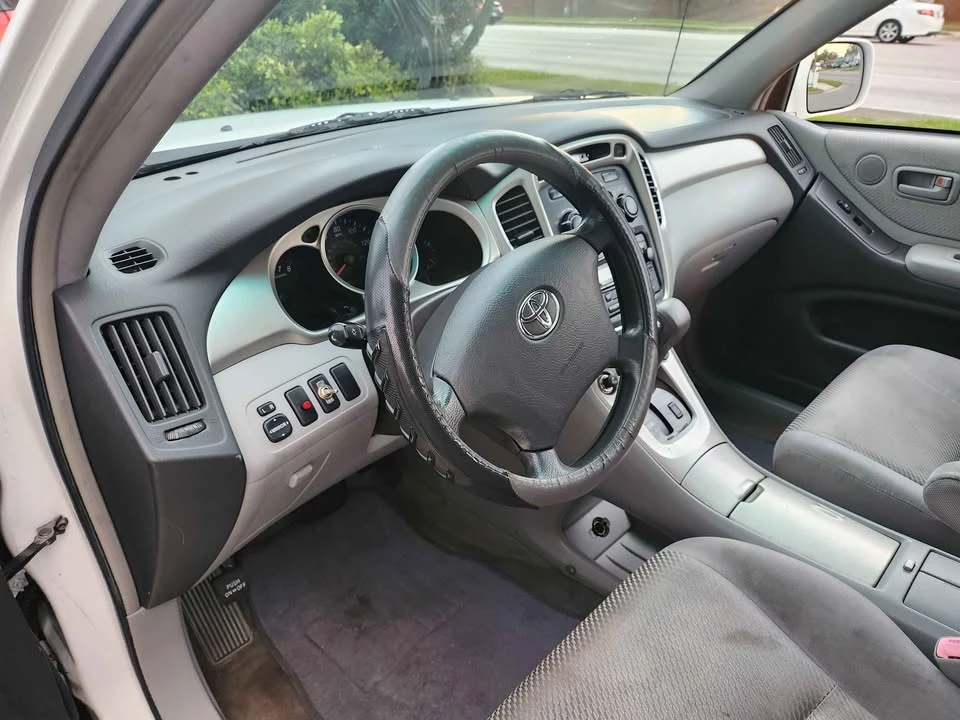 2004 Toyota Highlander - Image 11 of 12