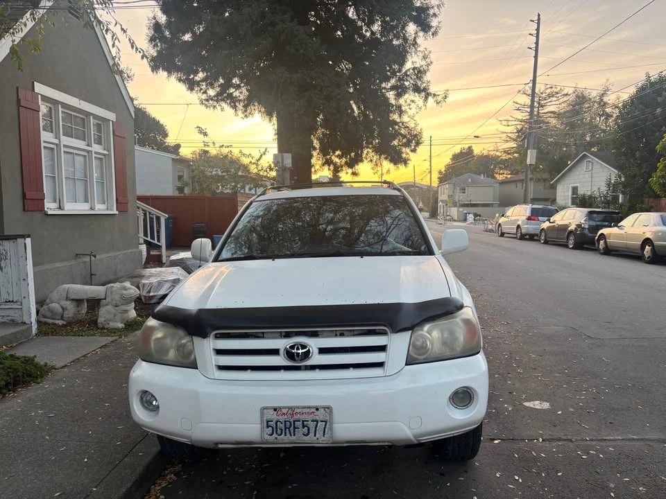 2004 Toyota Highlander - Image 2 of 16