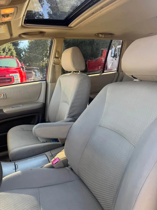 2004 Toyota Highlander - Image 8 of 13