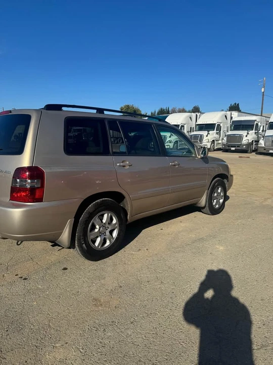 2004 Toyota Highlander - Image 11 of 13
