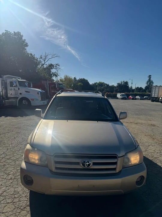 2004 Toyota Highlander - Image 2 of 13