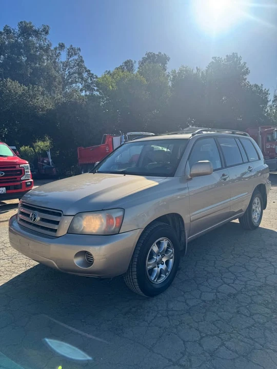 2004 Toyota Highlander - Image 12 of 13
