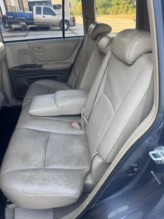 2004 Toyota Highlander - Image 10 of 15