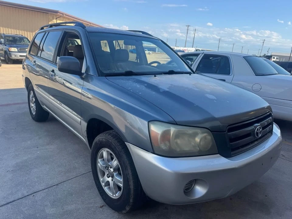 2004 Toyota Highlander - Image 2 of 15