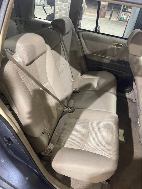 2004 Toyota Highlander - Image 10 of 15