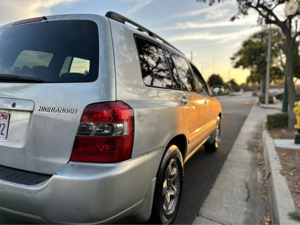 2004 Toyota Highlander - Image 11 of 14