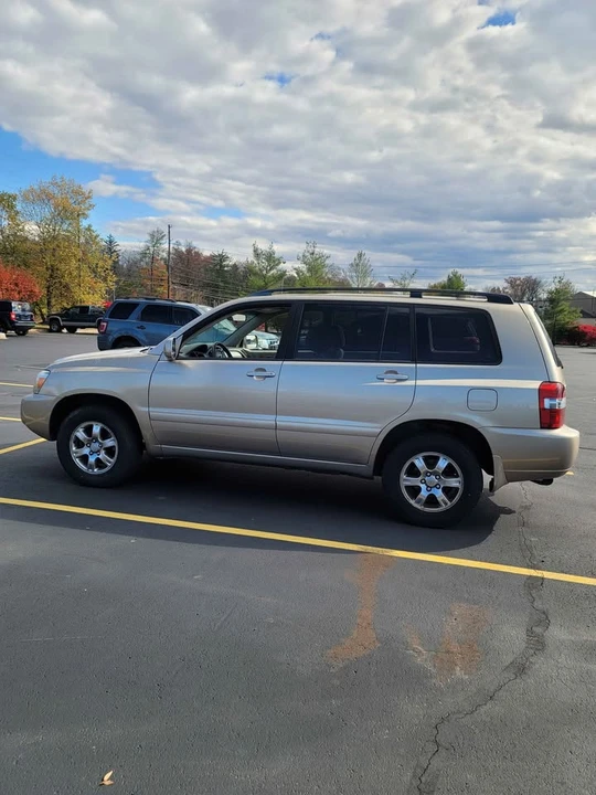 2004 Toyota Highlander - Image 2 of 8
