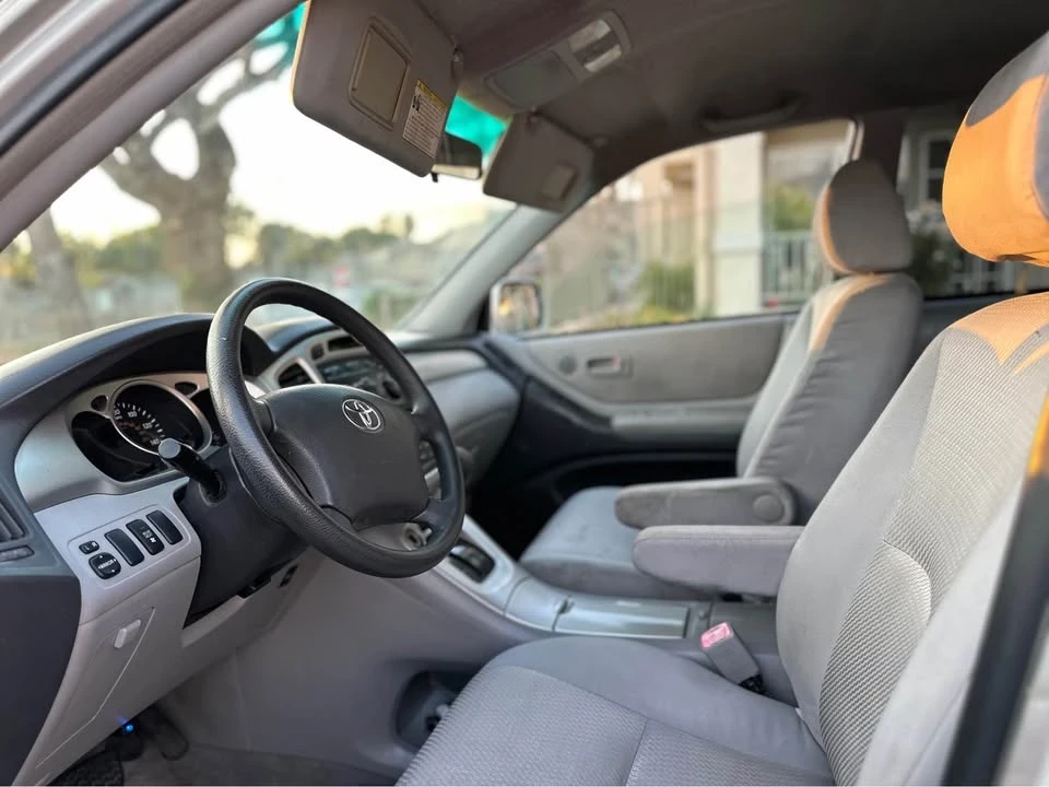2004 Toyota Highlander - Image 9 of 14