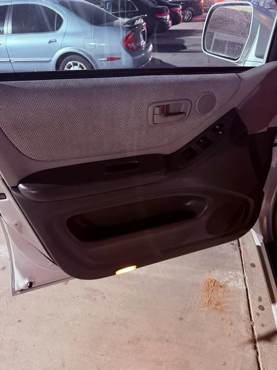 2004 Toyota Highlander - Image 13 of 20