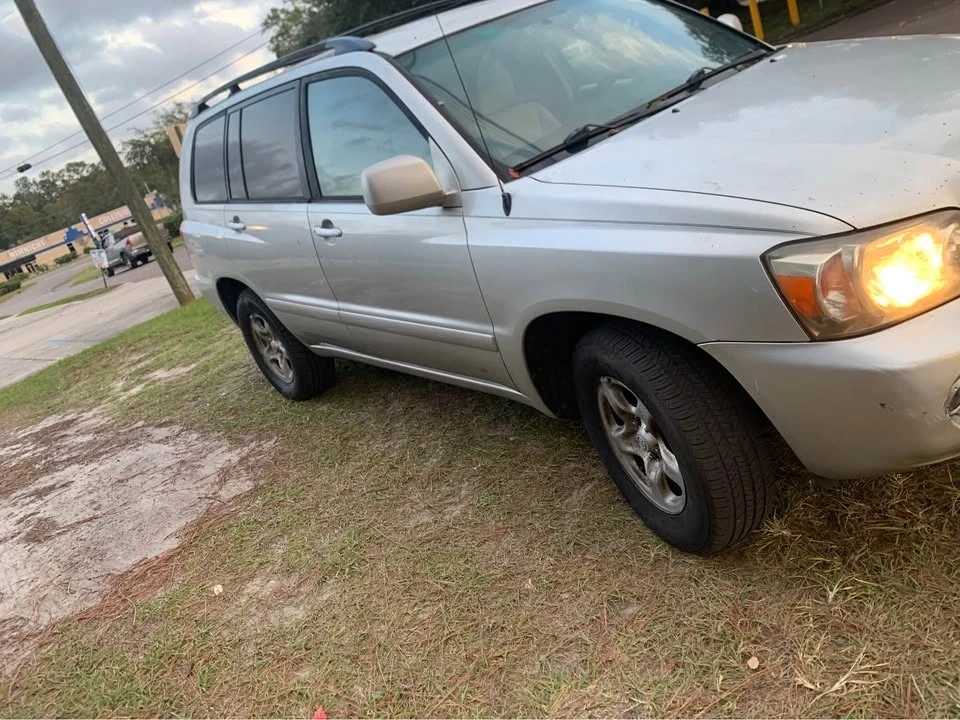 2004 Toyota Highlander - Image 2 of 11