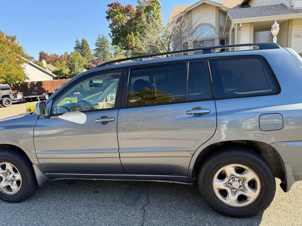 2004 Toyota Highlander - Image 10 of 13