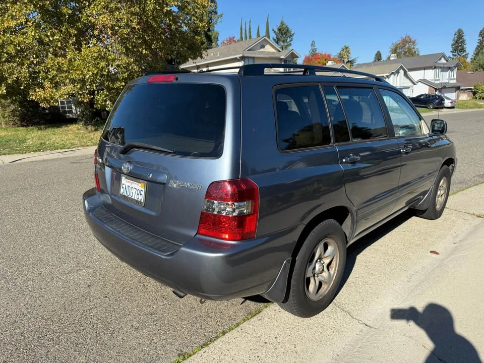 2004 Toyota Highlander - Image 11 of 13