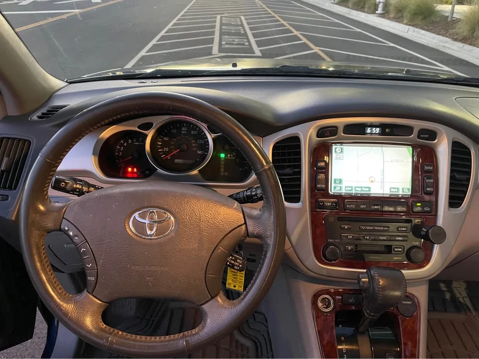 2004 Toyota Highlander - Image 10 of 17