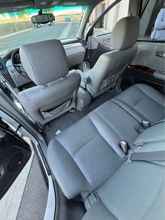 2004 Toyota Highlander - Image 9 of 13