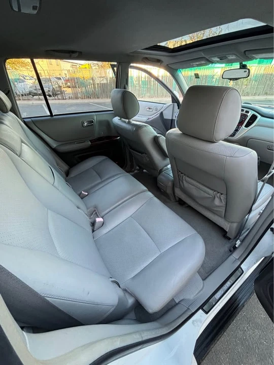 2004 Toyota Highlander - Image 8 of 13