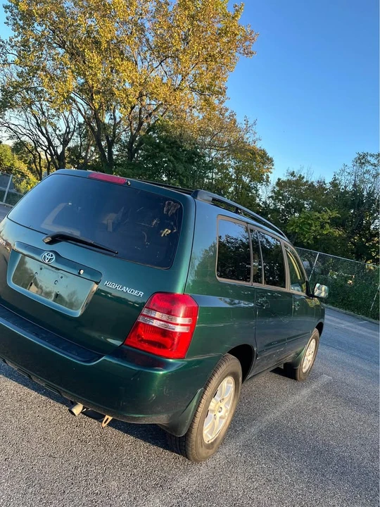 2004 Toyota Highlander - Image 2 of 13