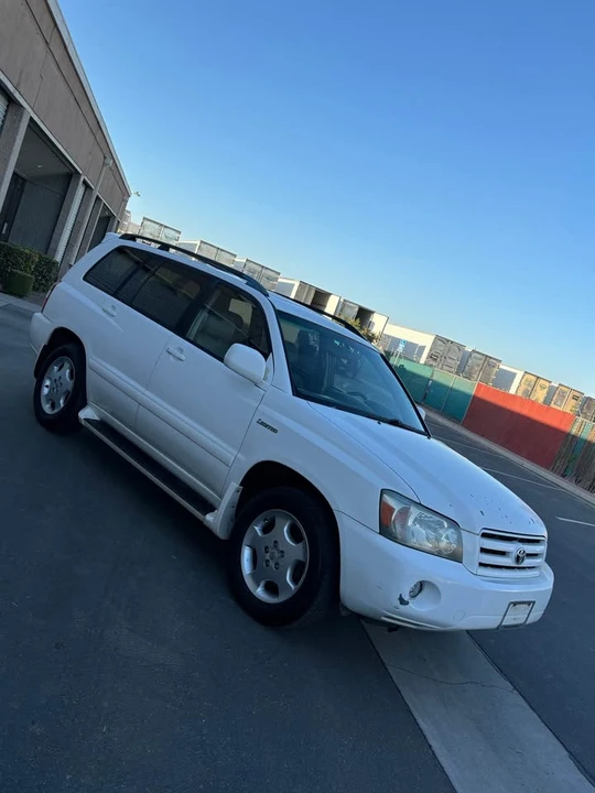 2004 Toyota Highlander - Image 2 of 13
