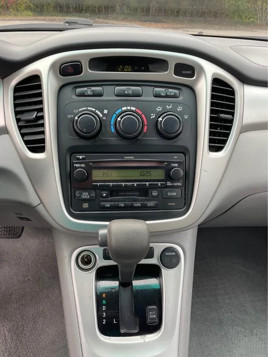 2004 Toyota Highlander - Image 17 of 19