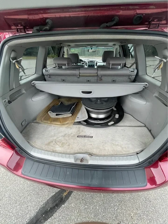 2004 Toyota Highlander - Image 10 of 19
