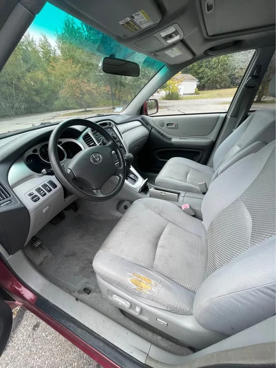 2004 Toyota Highlander - Image 8 of 19