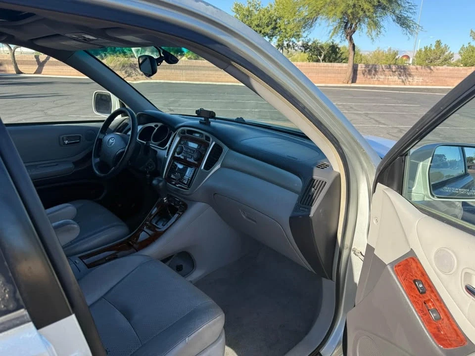 2004 Toyota Highlander - Image 4 of 16