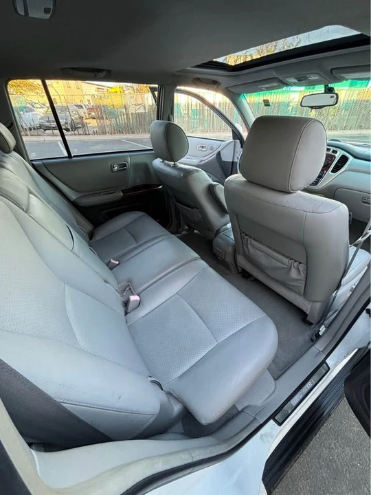 2004 Toyota Highlander - Image 8 of 13