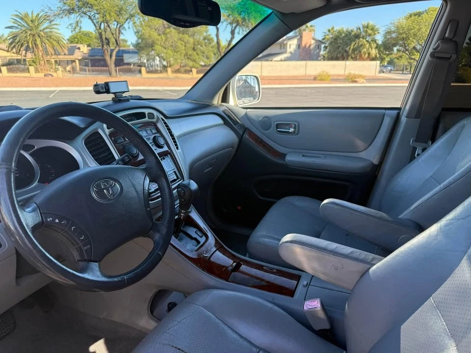 2004 Toyota Highlander - Image 8 of 16