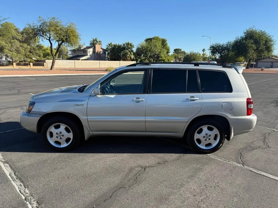 2004 Toyota Highlander - Image 10 of 16