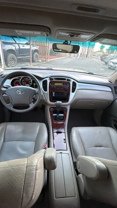 2004 Toyota Highlander - Image 10 of 17