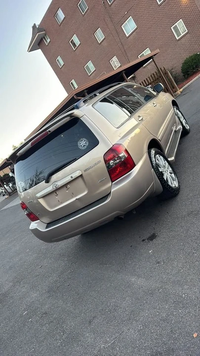2004 Toyota Highlander - Image 14 of 17
